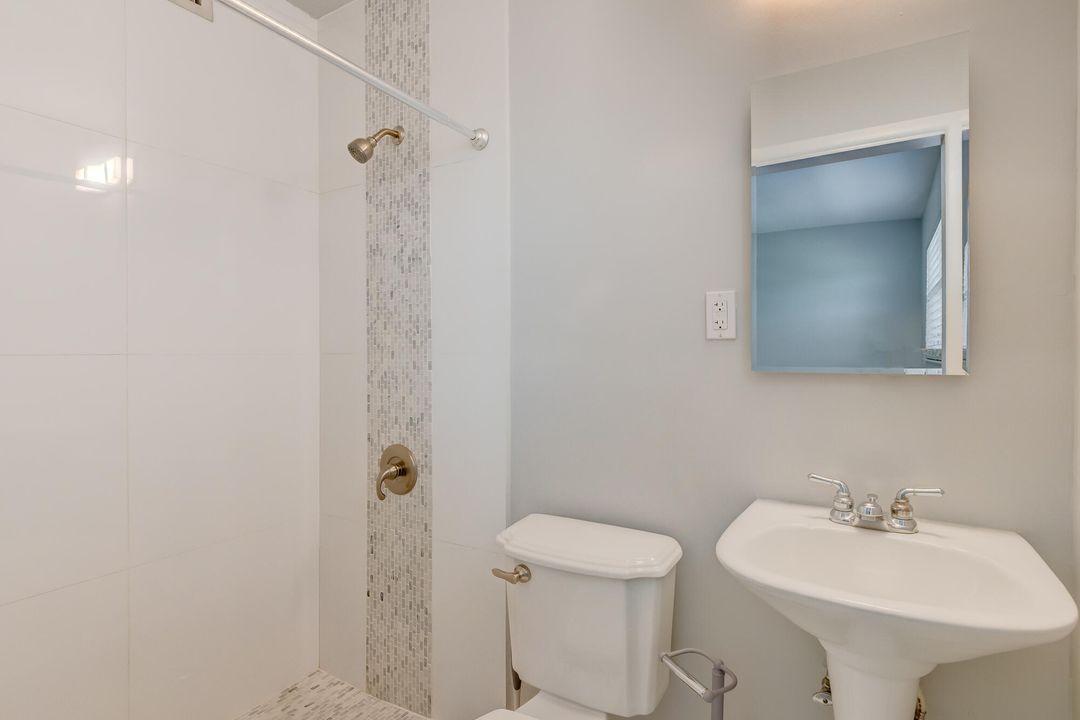 Под контрактом: $2,300 (2 спален, 2 ванн, 989 Квадратных фут)