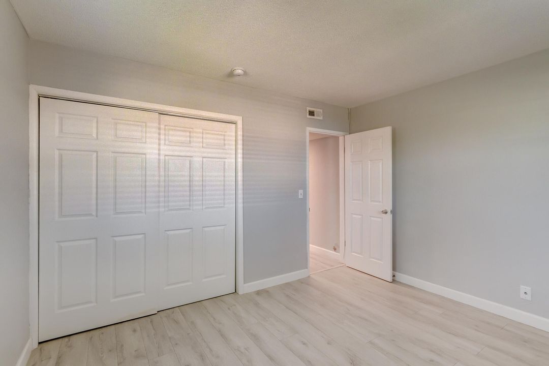 Под контрактом: $2,300 (2 спален, 2 ванн, 989 Квадратных фут)