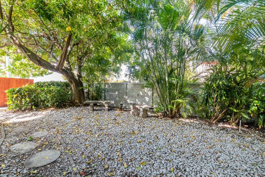 Под контрактом: $2,300 (2 спален, 2 ванн, 989 Квадратных фут)