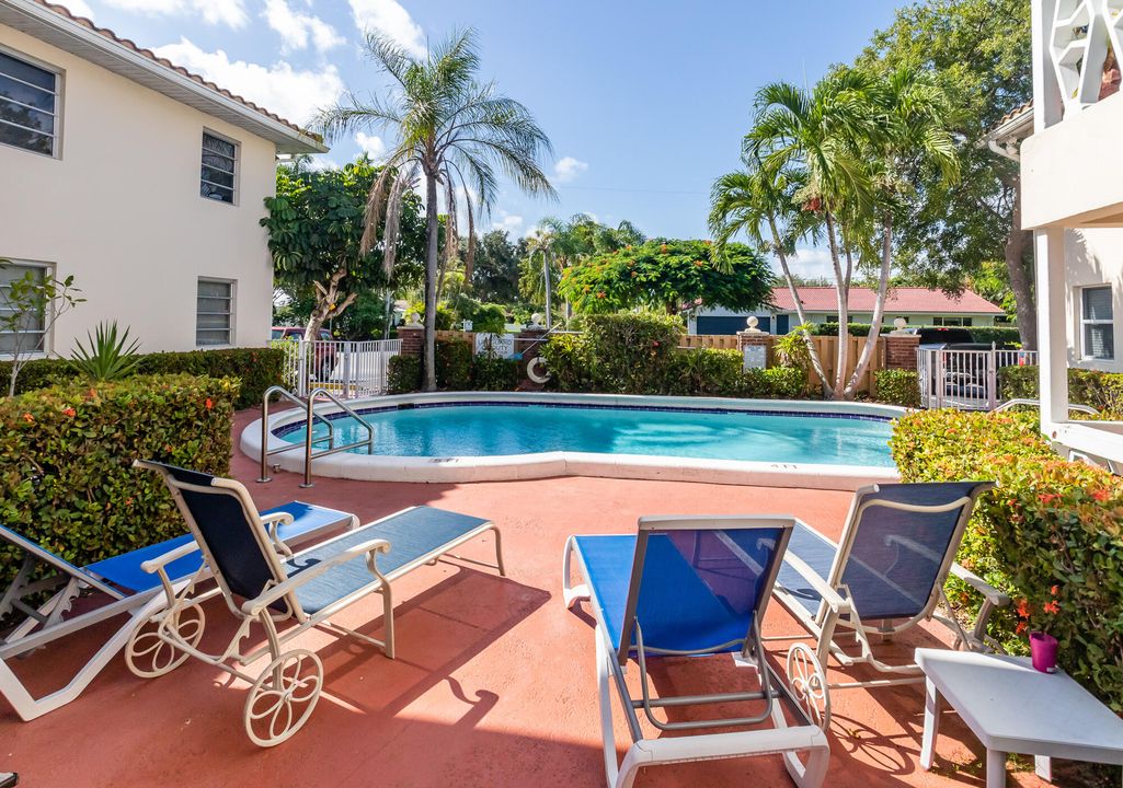 Под контрактом: $2,300 (2 спален, 2 ванн, 989 Квадратных фут)