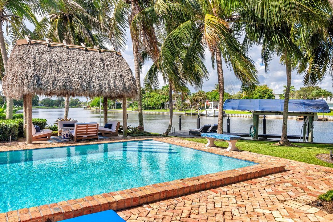 Active With Contract: $7,990 (3 beds, 3 baths, 2300 Square Feet)