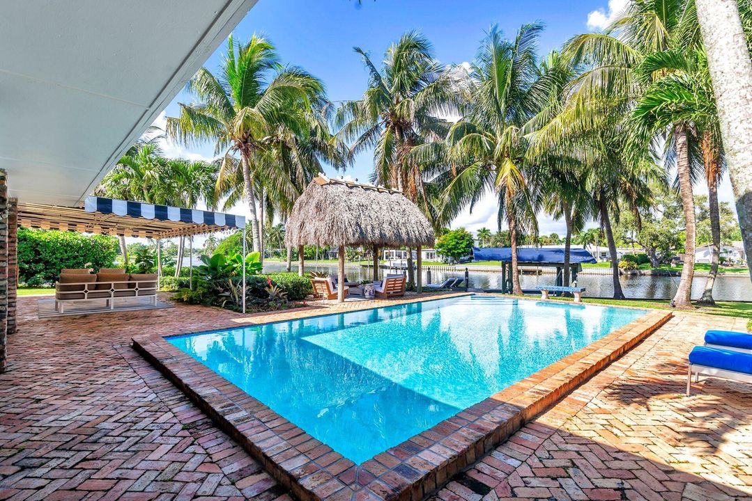 Active With Contract: $7,990 (3 beds, 3 baths, 2300 Square Feet)