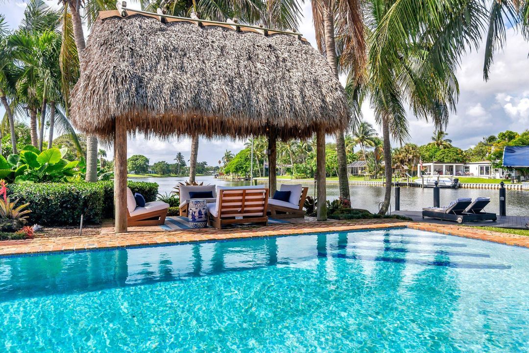 Active With Contract: $7,990 (3 beds, 3 baths, 2300 Square Feet)