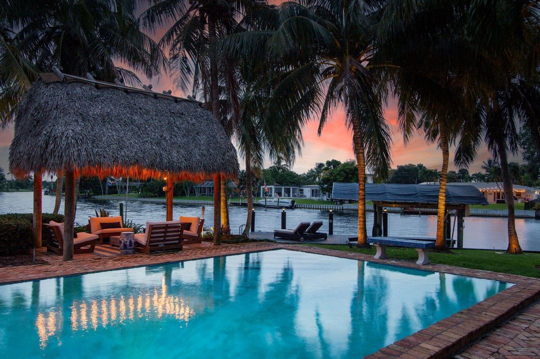 Active With Contract: $7,990 (3 beds, 3 baths, 2300 Square Feet)