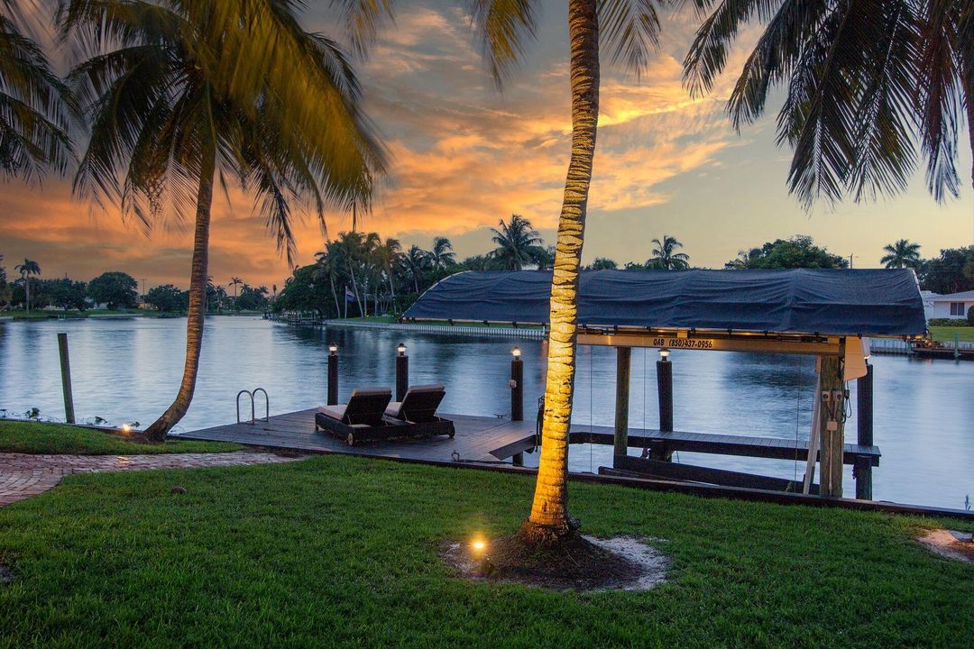 Active With Contract: $7,990 (3 beds, 3 baths, 2300 Square Feet)