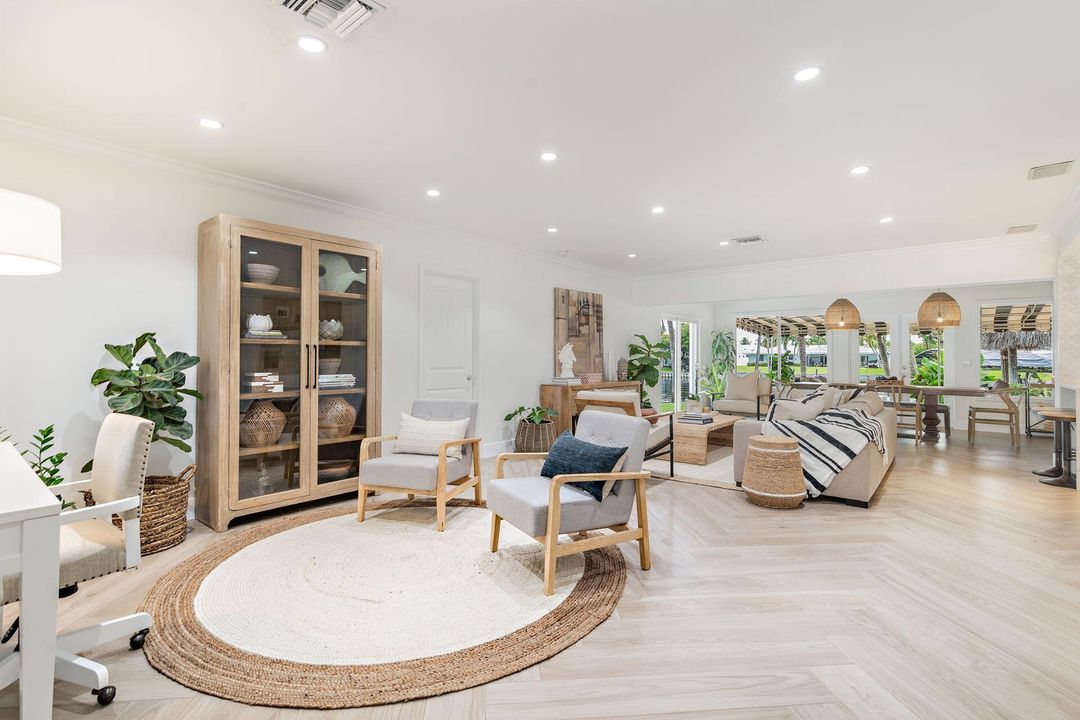 Active With Contract: $7,990 (3 beds, 3 baths, 2300 Square Feet)