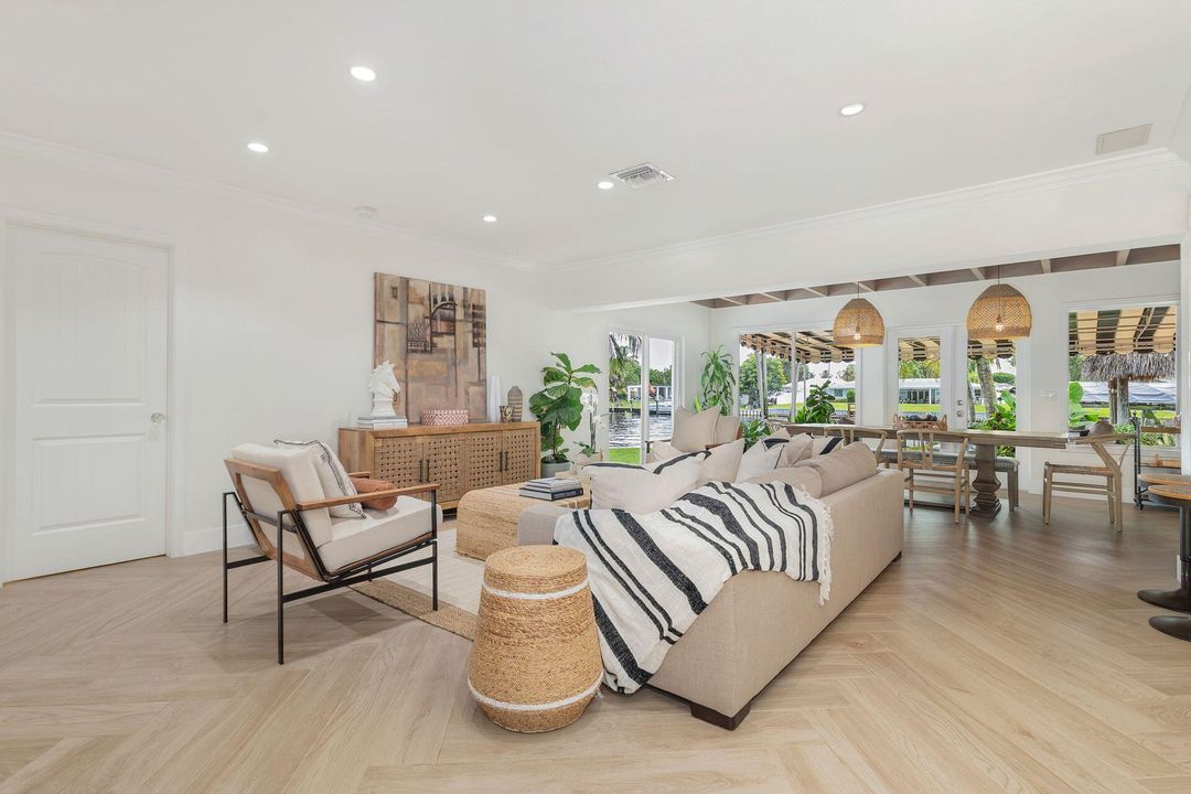 Active With Contract: $7,990 (3 beds, 3 baths, 2300 Square Feet)