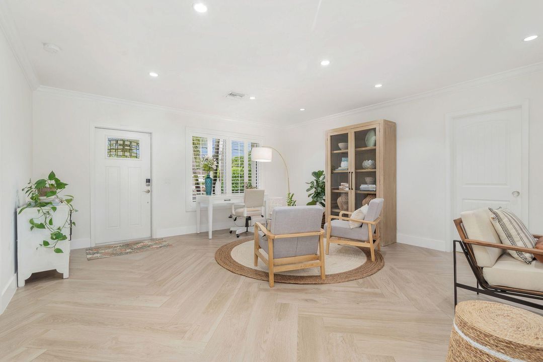 Active With Contract: $7,990 (3 beds, 3 baths, 2300 Square Feet)