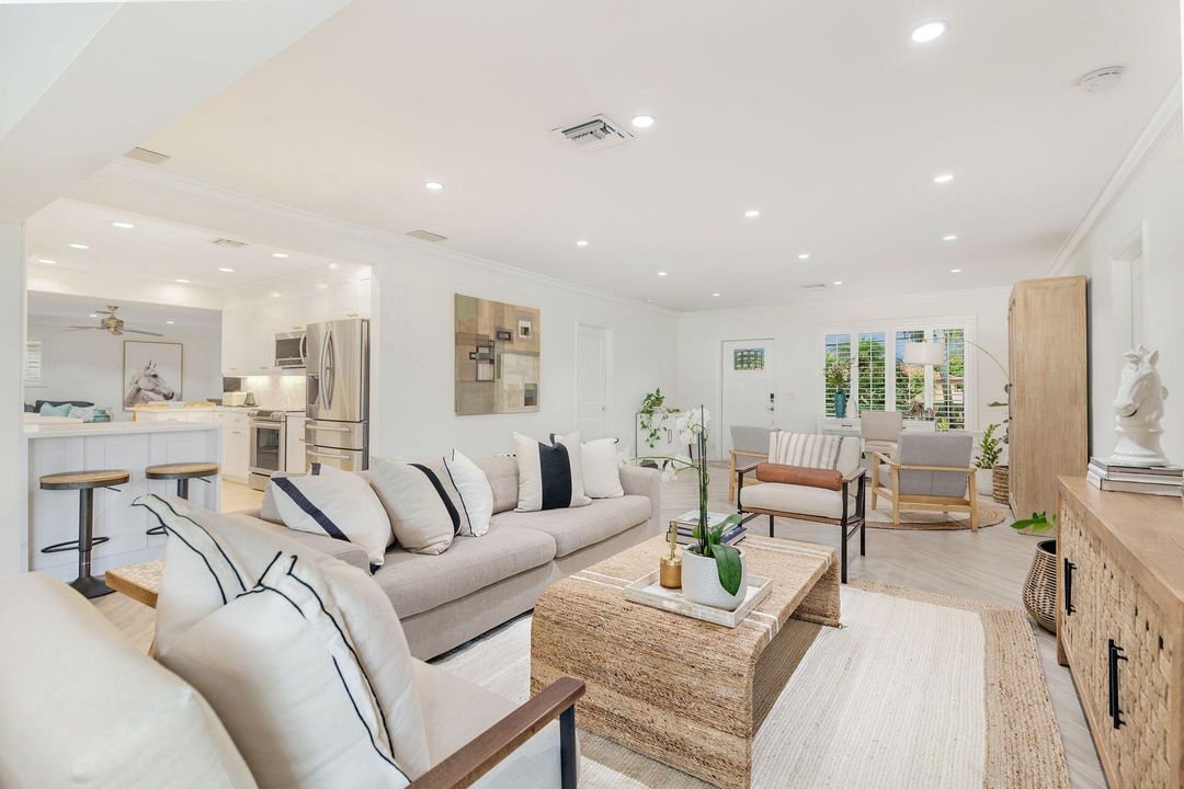 Active With Contract: $7,990 (3 beds, 3 baths, 2300 Square Feet)