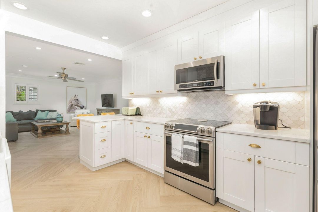 Active With Contract: $7,990 (3 beds, 3 baths, 2300 Square Feet)