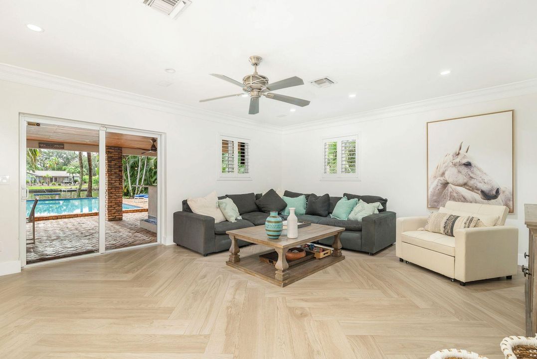 Active With Contract: $7,990 (3 beds, 3 baths, 2300 Square Feet)