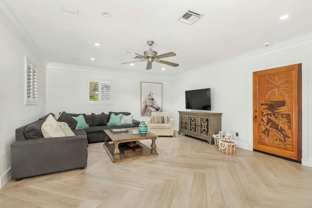 Active With Contract: $7,990 (3 beds, 3 baths, 2300 Square Feet)