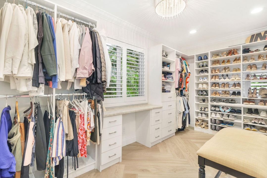 Active With Contract: $7,990 (3 beds, 3 baths, 2300 Square Feet)