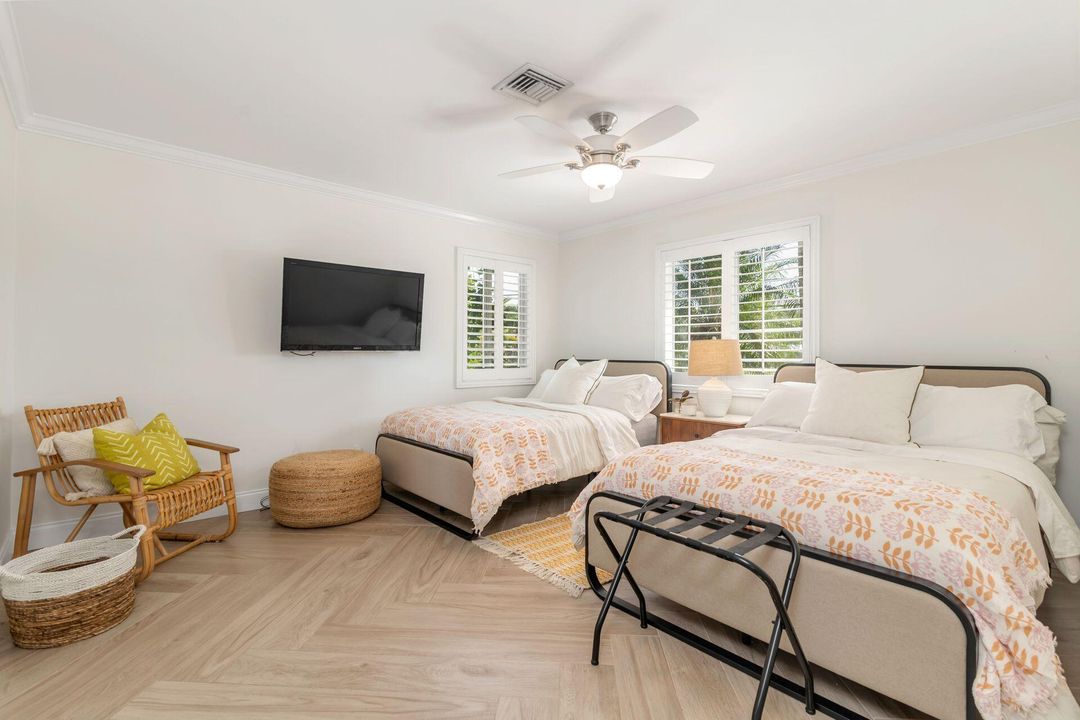 Active With Contract: $7,990 (3 beds, 3 baths, 2300 Square Feet)