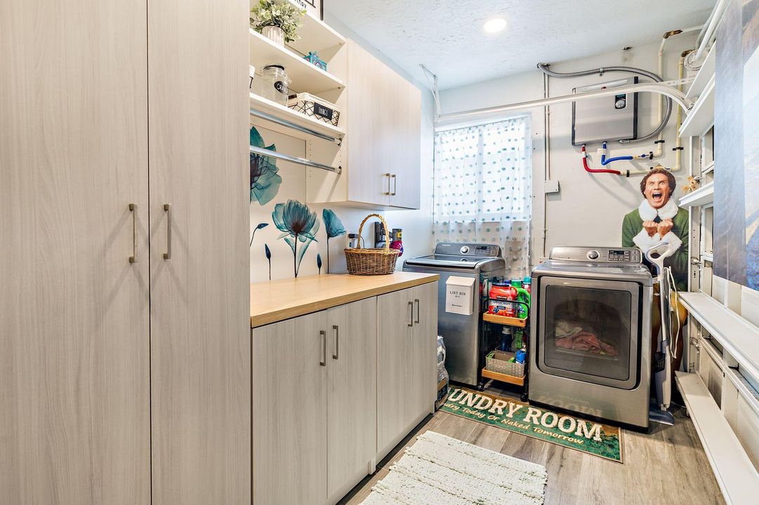 Active With Contract: $7,990 (3 beds, 3 baths, 2300 Square Feet)