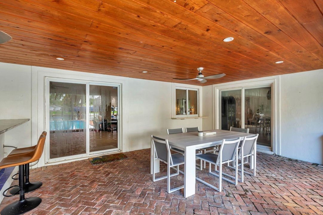 Active With Contract: $7,990 (3 beds, 3 baths, 2300 Square Feet)