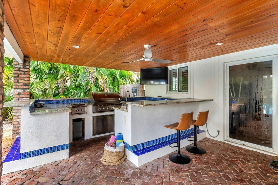 Active With Contract: $7,990 (3 beds, 3 baths, 2300 Square Feet)