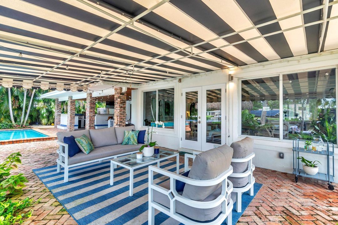 Active With Contract: $7,990 (3 beds, 3 baths, 2300 Square Feet)