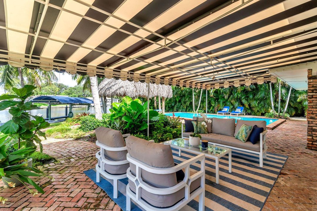 Active With Contract: $7,990 (3 beds, 3 baths, 2300 Square Feet)