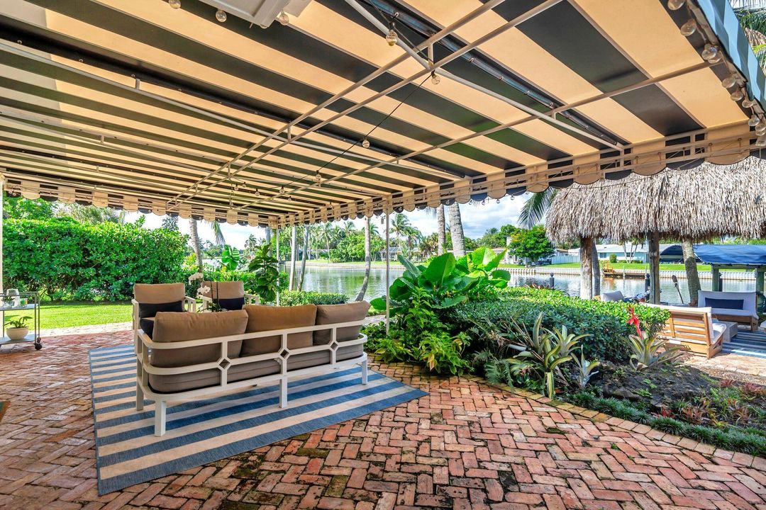 Active With Contract: $7,990 (3 beds, 3 baths, 2300 Square Feet)