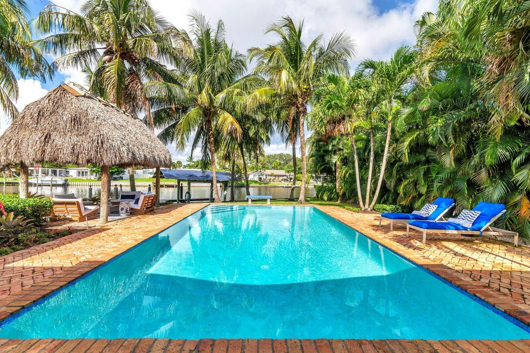 Active With Contract: $7,990 (3 beds, 3 baths, 2300 Square Feet)