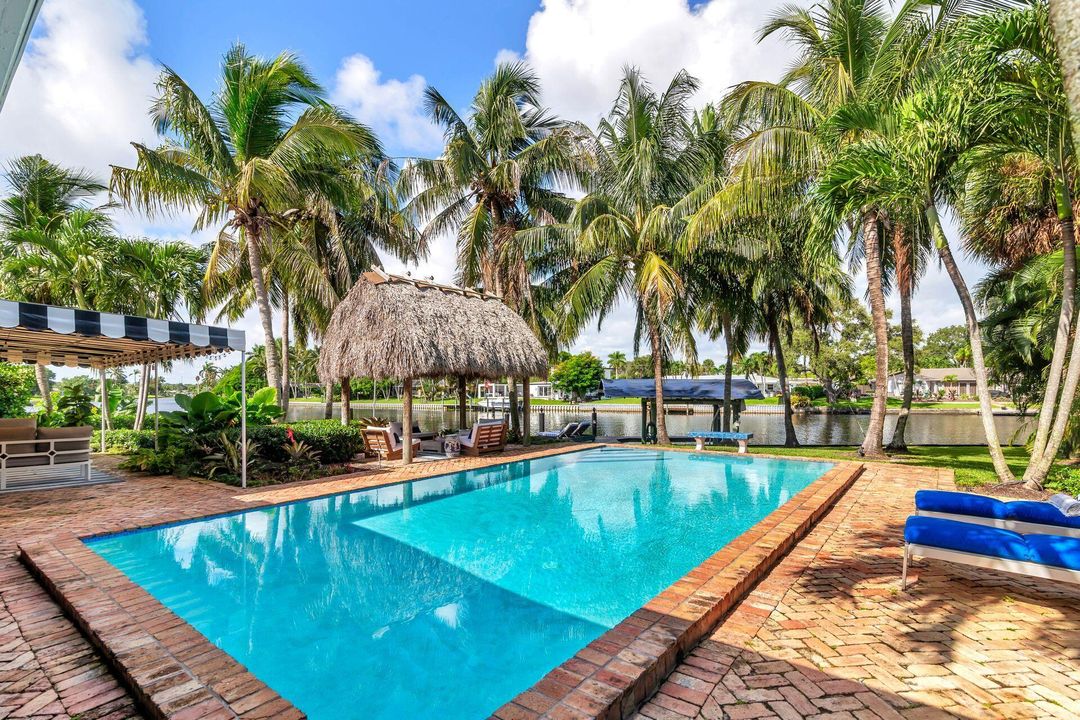 Active With Contract: $7,990 (3 beds, 3 baths, 2300 Square Feet)