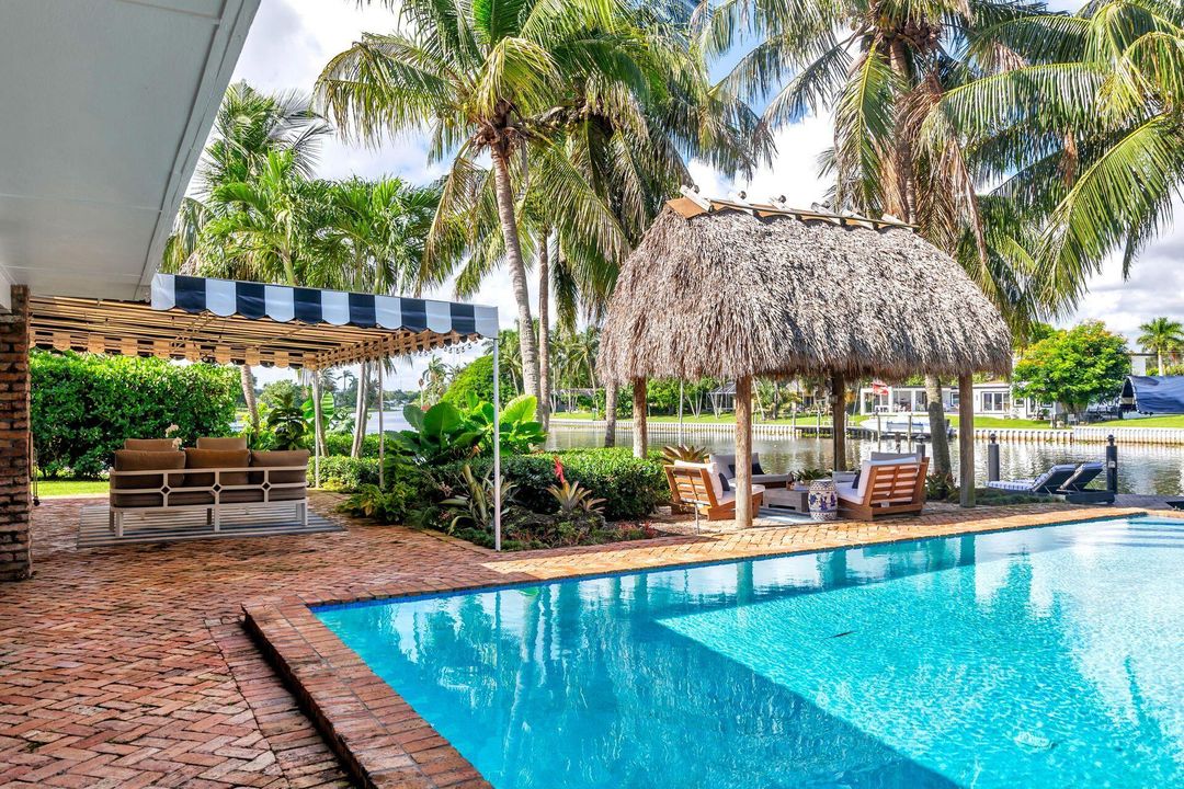 Active With Contract: $7,990 (3 beds, 3 baths, 2300 Square Feet)