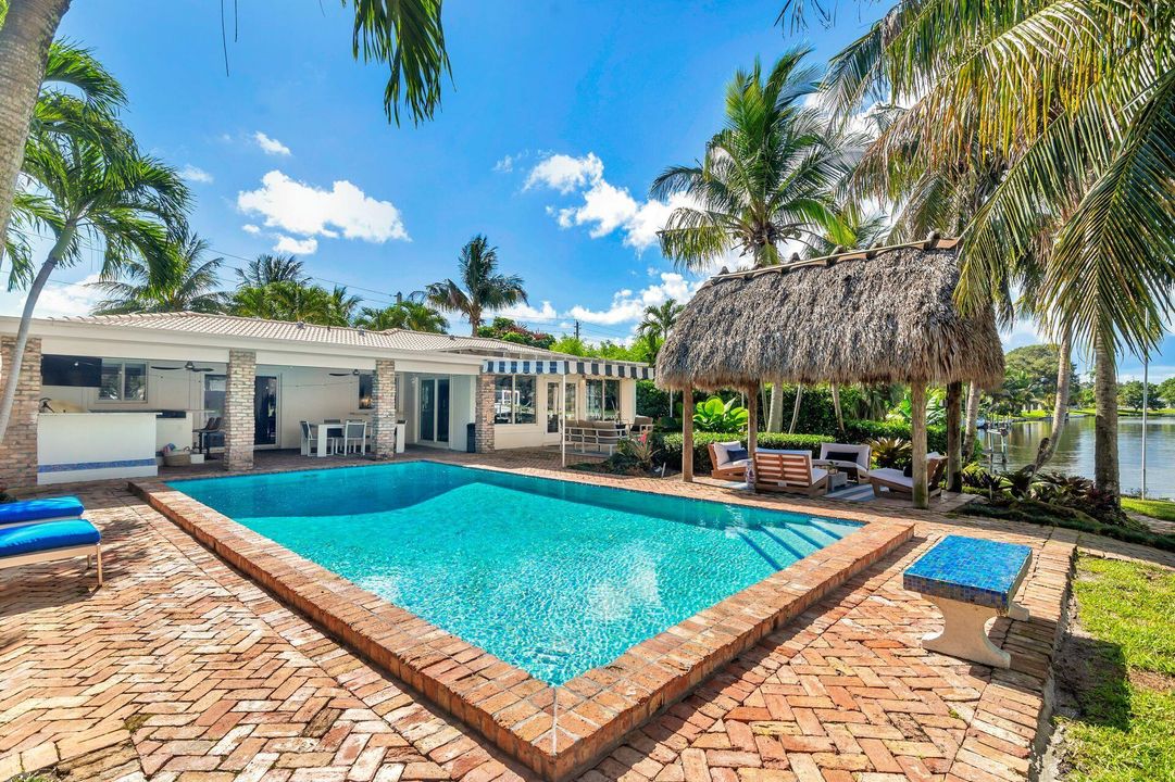 Active With Contract: $7,990 (3 beds, 3 baths, 2300 Square Feet)