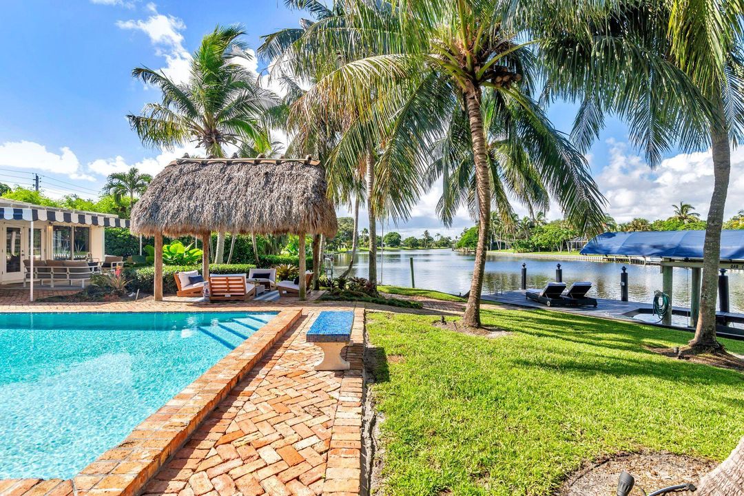 Active With Contract: $7,990 (3 beds, 3 baths, 2300 Square Feet)