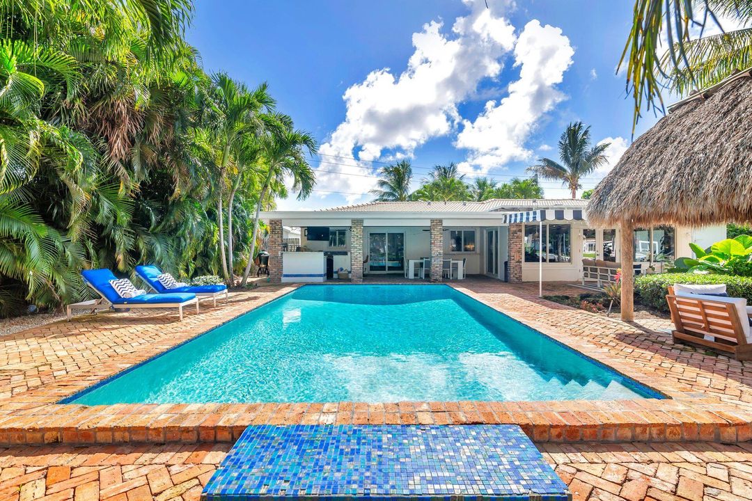 Active With Contract: $7,990 (3 beds, 3 baths, 2300 Square Feet)