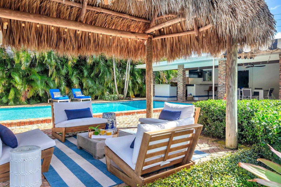 Active With Contract: $7,990 (3 beds, 3 baths, 2300 Square Feet)