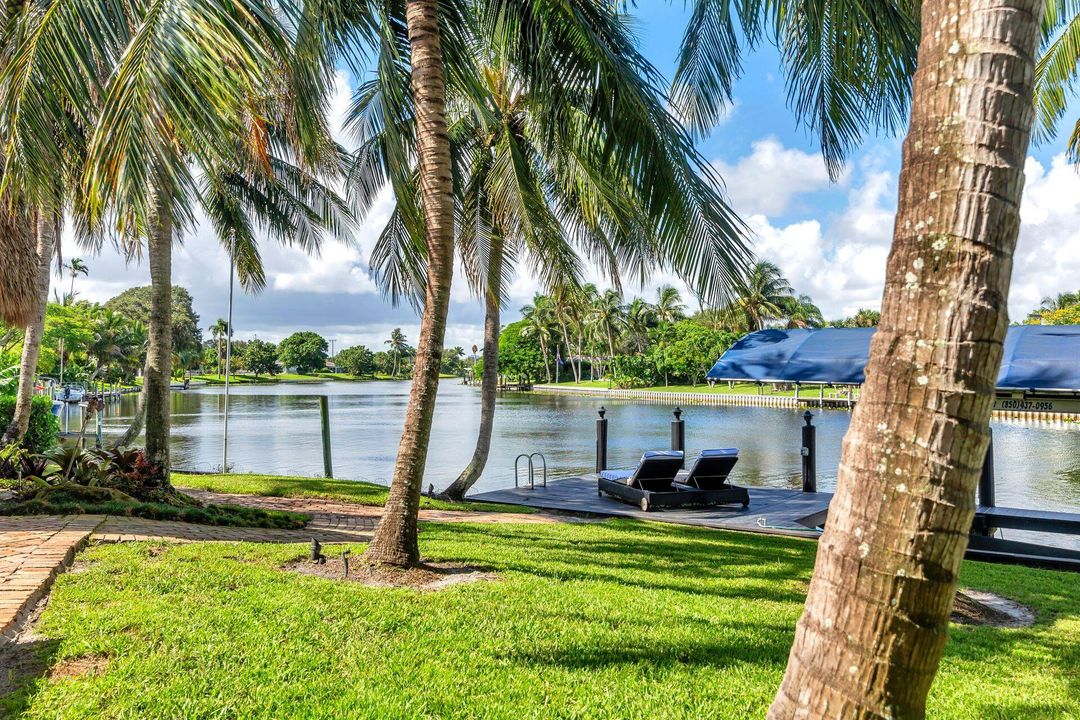 Active With Contract: $7,990 (3 beds, 3 baths, 2300 Square Feet)