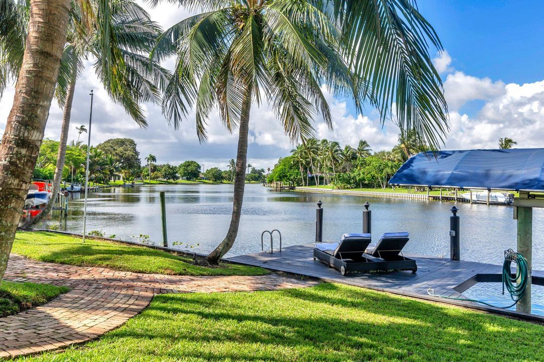 Active With Contract: $7,990 (3 beds, 3 baths, 2300 Square Feet)