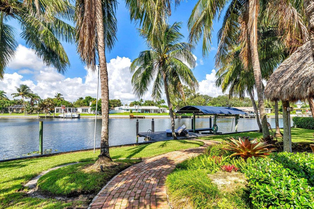 Active With Contract: $7,990 (3 beds, 3 baths, 2300 Square Feet)