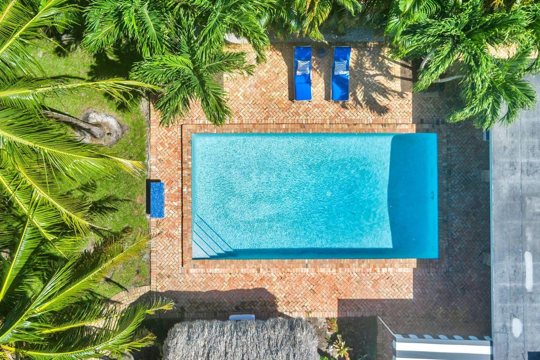 Active With Contract: $7,990 (3 beds, 3 baths, 2300 Square Feet)