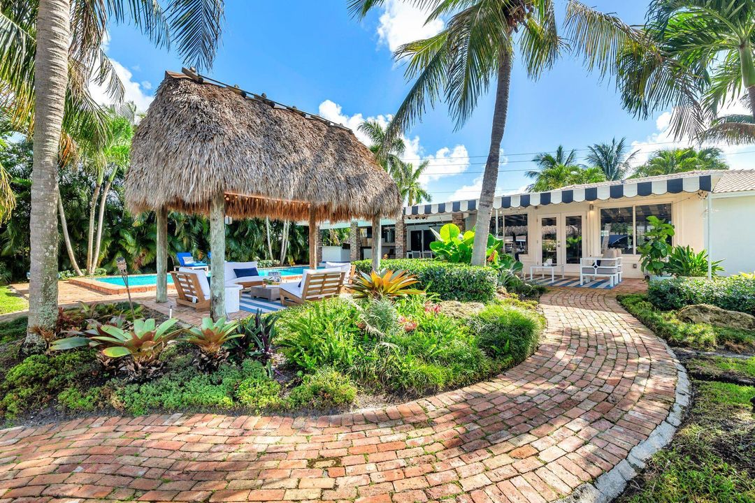 Active With Contract: $7,990 (3 beds, 3 baths, 2300 Square Feet)