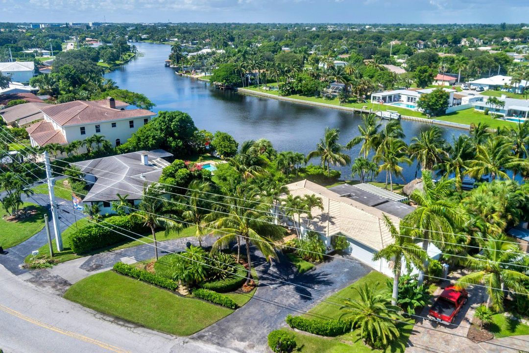 Active With Contract: $7,990 (3 beds, 3 baths, 2300 Square Feet)