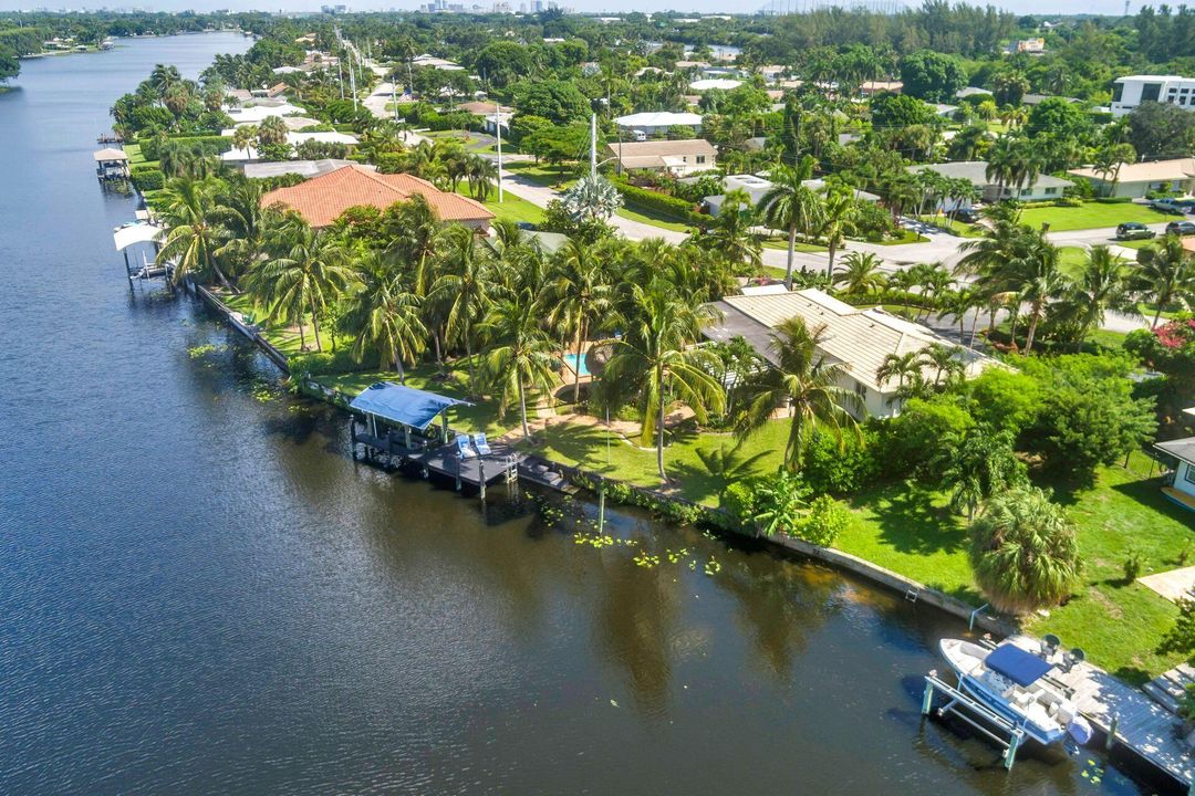 Active With Contract: $7,990 (3 beds, 3 baths, 2300 Square Feet)