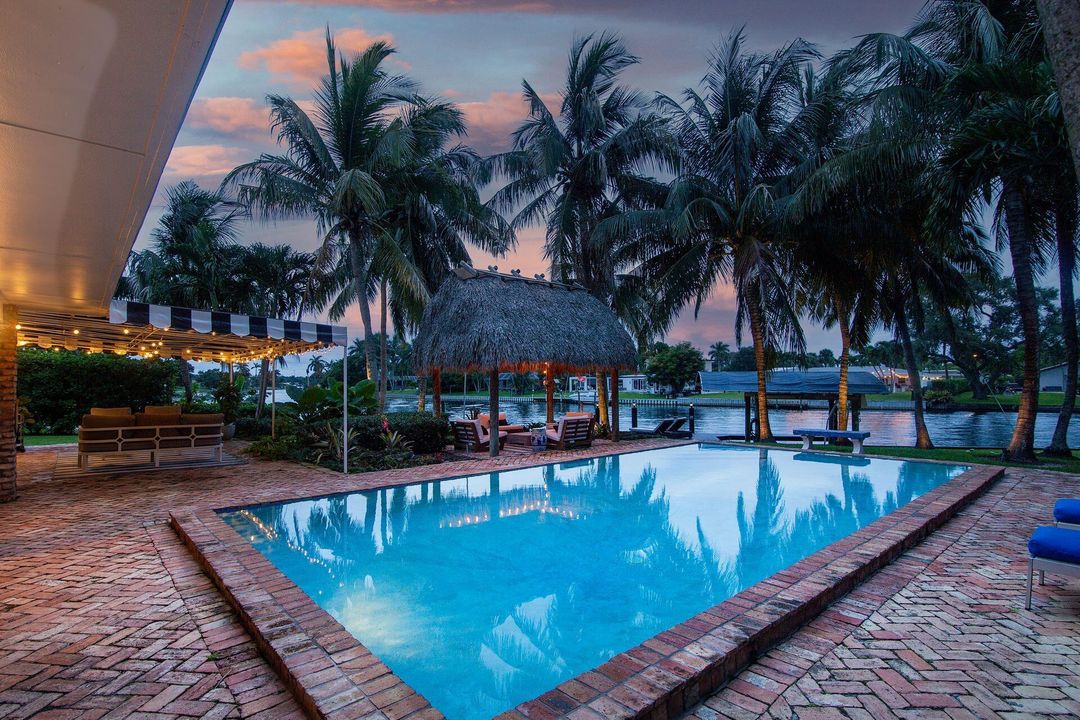 Active With Contract: $7,990 (3 beds, 3 baths, 2300 Square Feet)