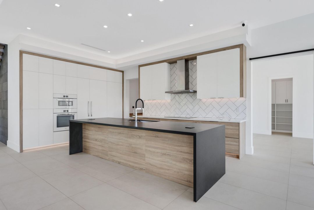 待售: $5,695,000 (6 贝兹, 6 浴室, 4507 平方英尺)