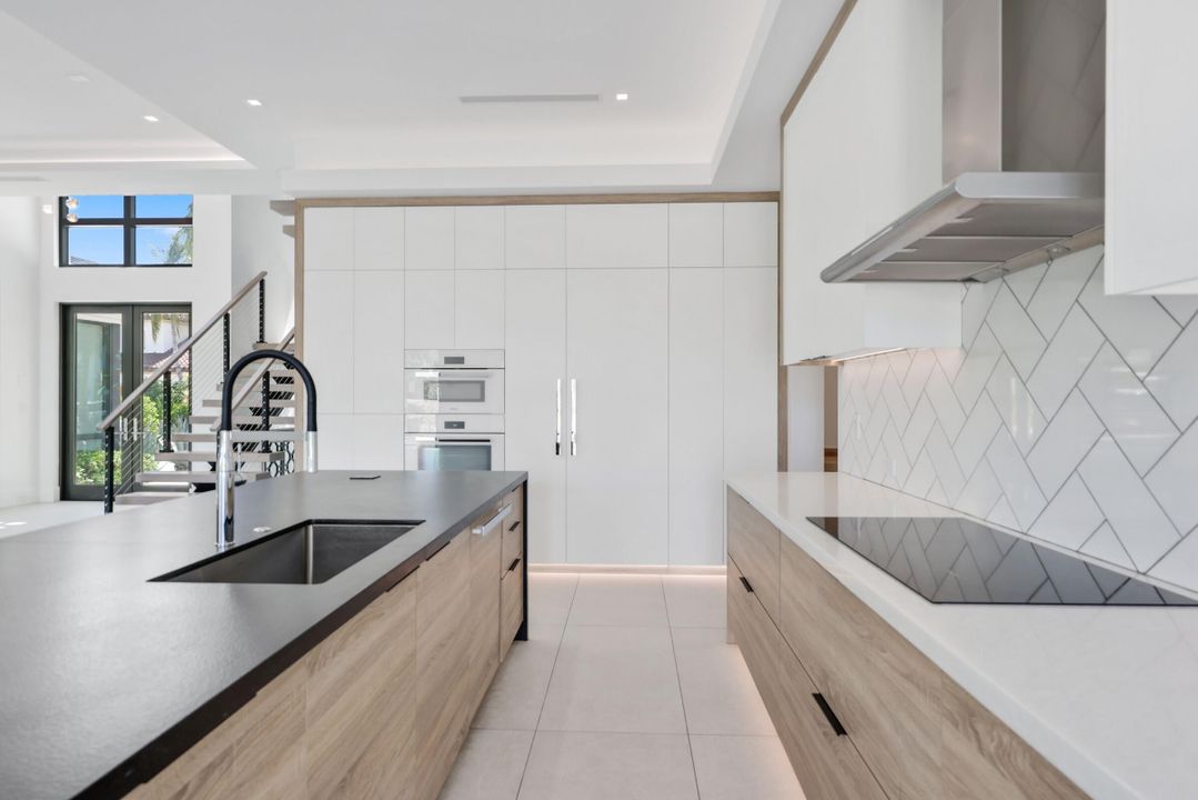 待售: $5,695,000 (6 贝兹, 6 浴室, 4507 平方英尺)