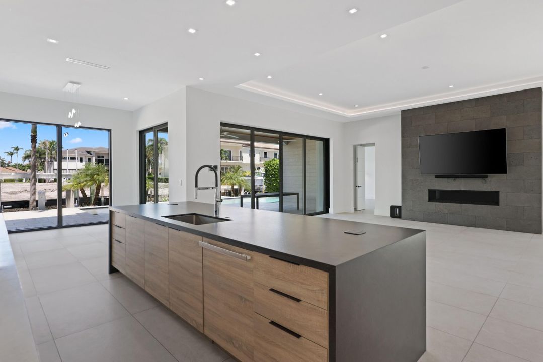 待售: $5,695,000 (6 贝兹, 6 浴室, 4507 平方英尺)