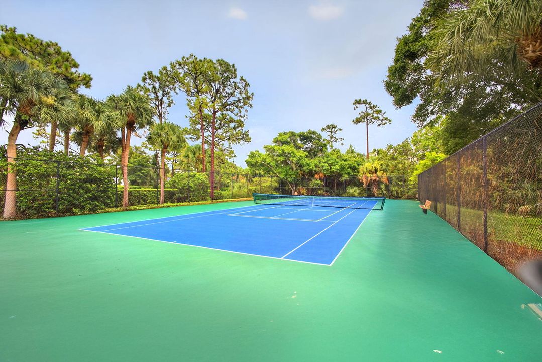 Active With Contract: $1,425,000 (4 beds, 3 baths, 2928 Square Feet)