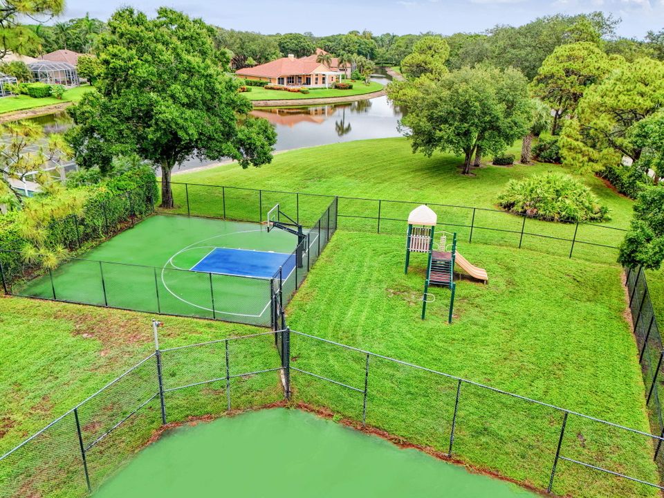 Active With Contract: $1,425,000 (4 beds, 3 baths, 2928 Square Feet)