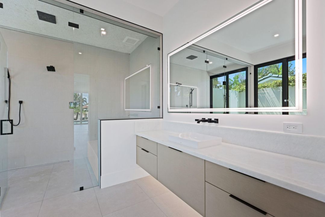 待售: $5,695,000 (6 贝兹, 6 浴室, 4507 平方英尺)