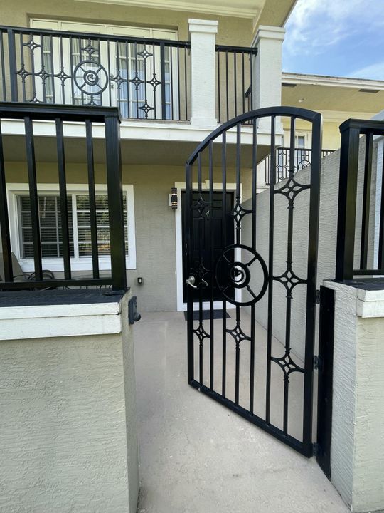 Recently Rented: $3,650 (2 beds, 2 baths, 1200 Square Feet)