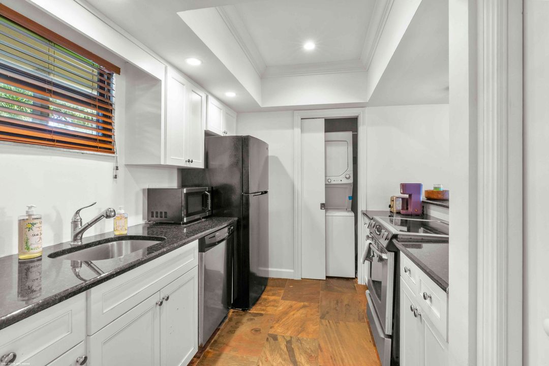 Activo con contrato: $5,500 (1 camas, 1 baños, 900 Pies cuadrados)