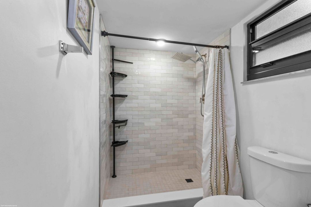 Activo con contrato: $5,500 (1 camas, 1 baños, 900 Pies cuadrados)