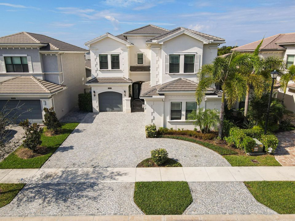 Activo con contrato: $1,999,999 (5 camas, 6 baños, 4783 Pies cuadrados)