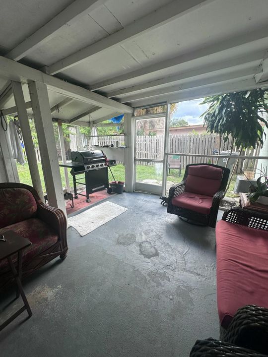 Activo con contrato: $2,100 (2 camas, 2 baños, 860 Pies cuadrados)